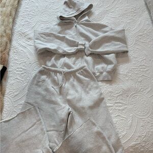 Aritzia mega zip and flutter sweatpants 🩶 XS